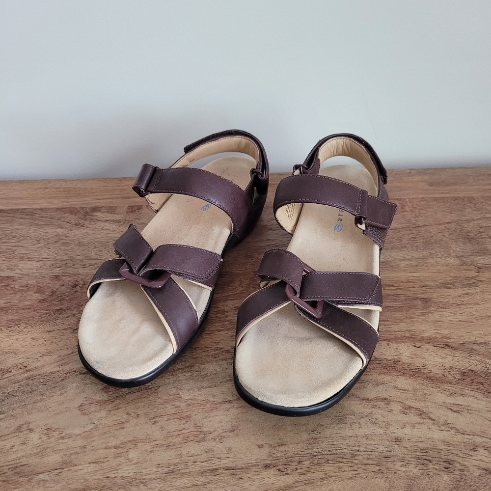 Aravon Kira brown sandals